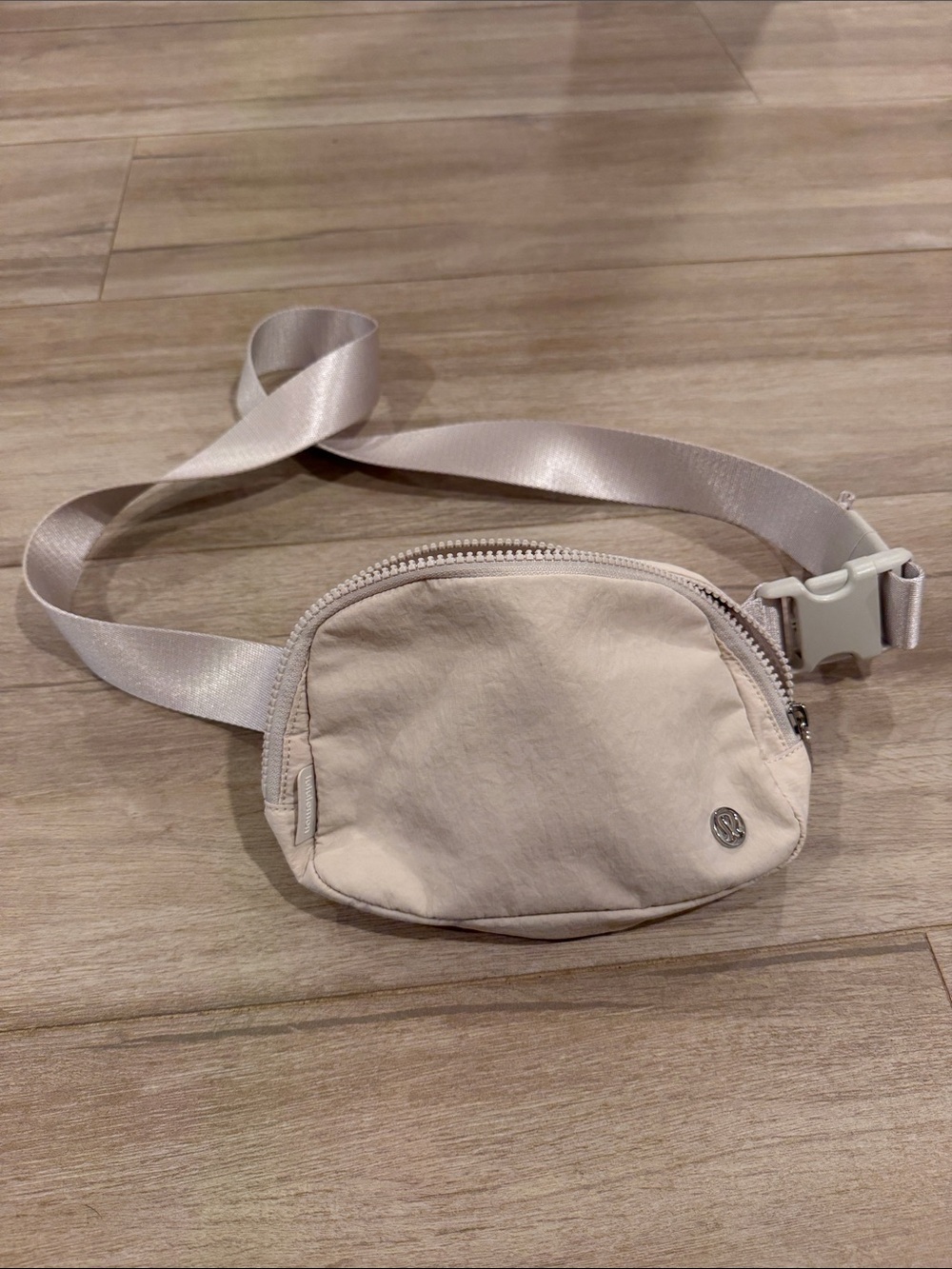 lululemon athletica light beige crossbody belt bag